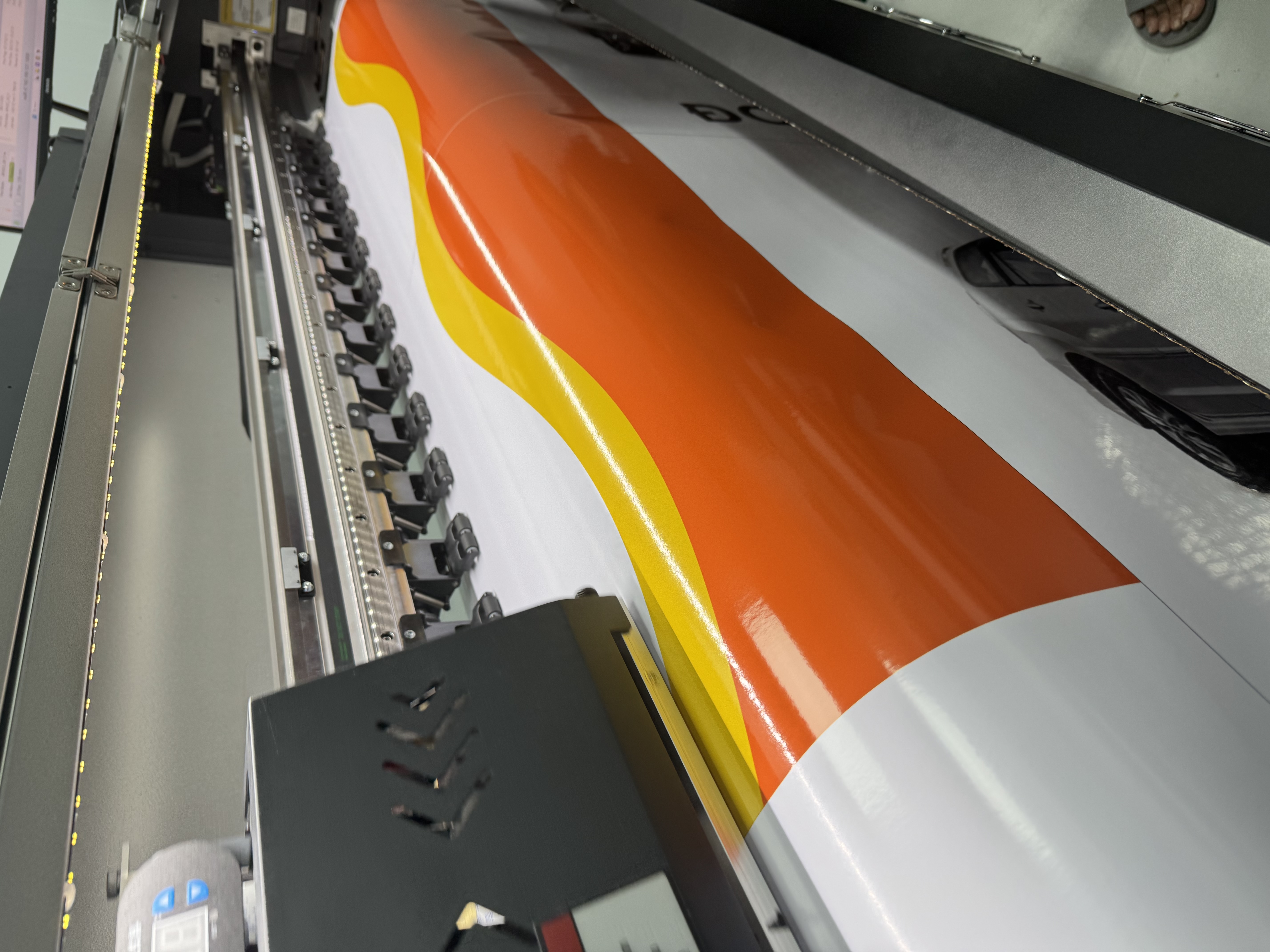 IN DECAL QUẢNG CÁO TẠI TP.HCM – XƯỞNG IN GIA CÔNG CHUYÊN NGHIỆP